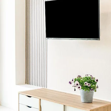 Adolina By Ezoria דירה