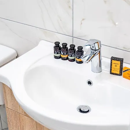 Adolina By Ezoria * פאפוס