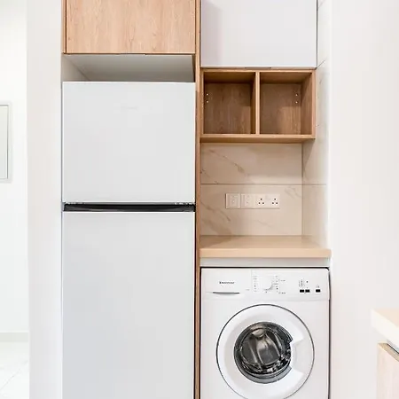 Adolina By Ezoria דירה