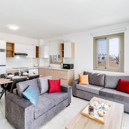 Adolina By Ezoria דירה