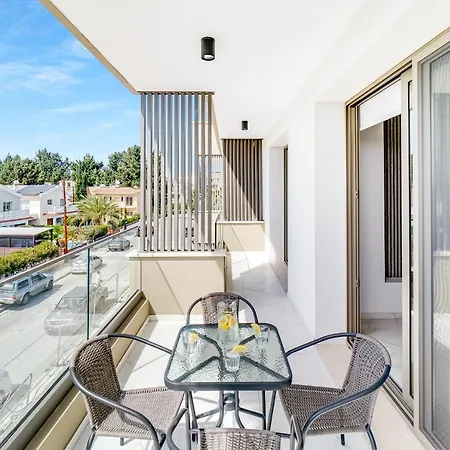 דירה Adolina By Ezoria פאפוס