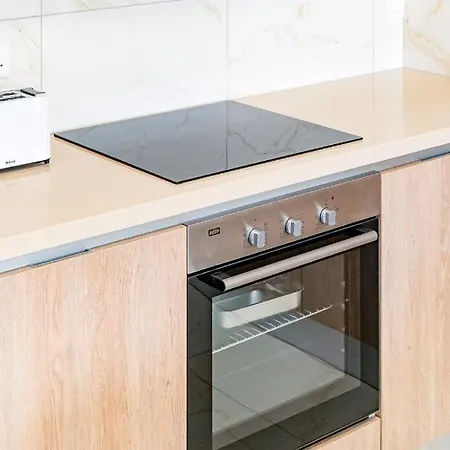 Adolina By Ezoria דירה